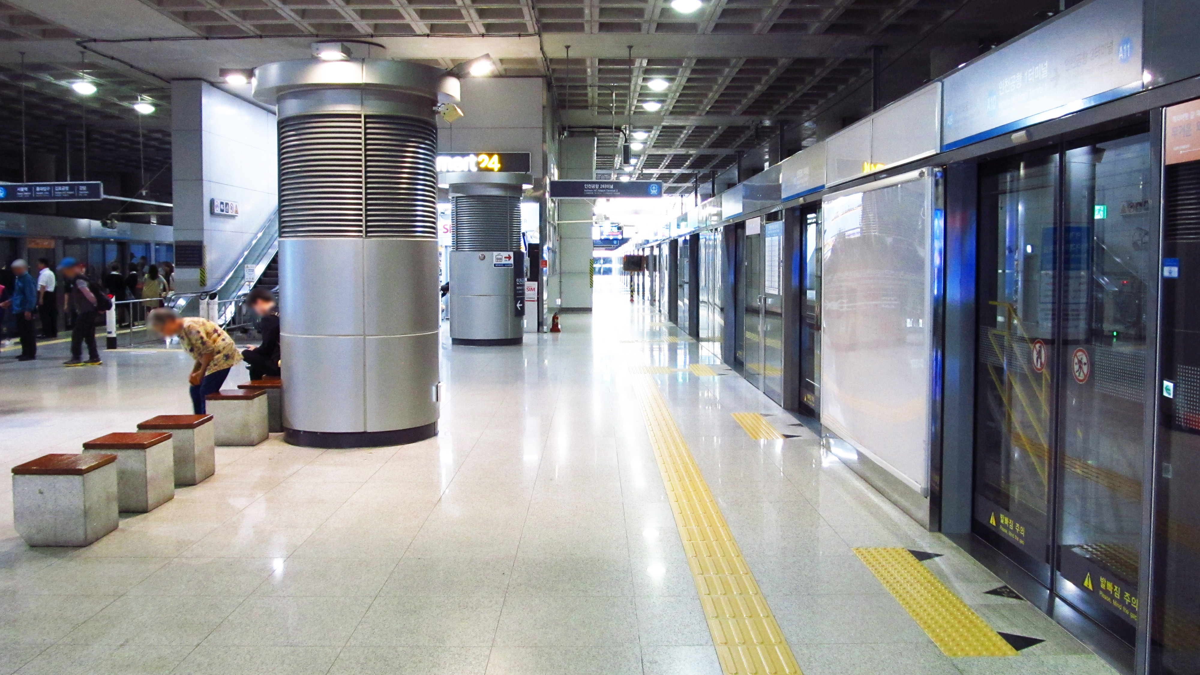 AREX A10 Incheon International Airport Terminal 1 station platform with the airport railway train