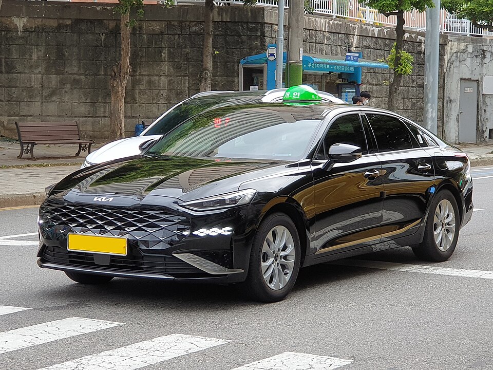 Kia K8 taxi in South Korea