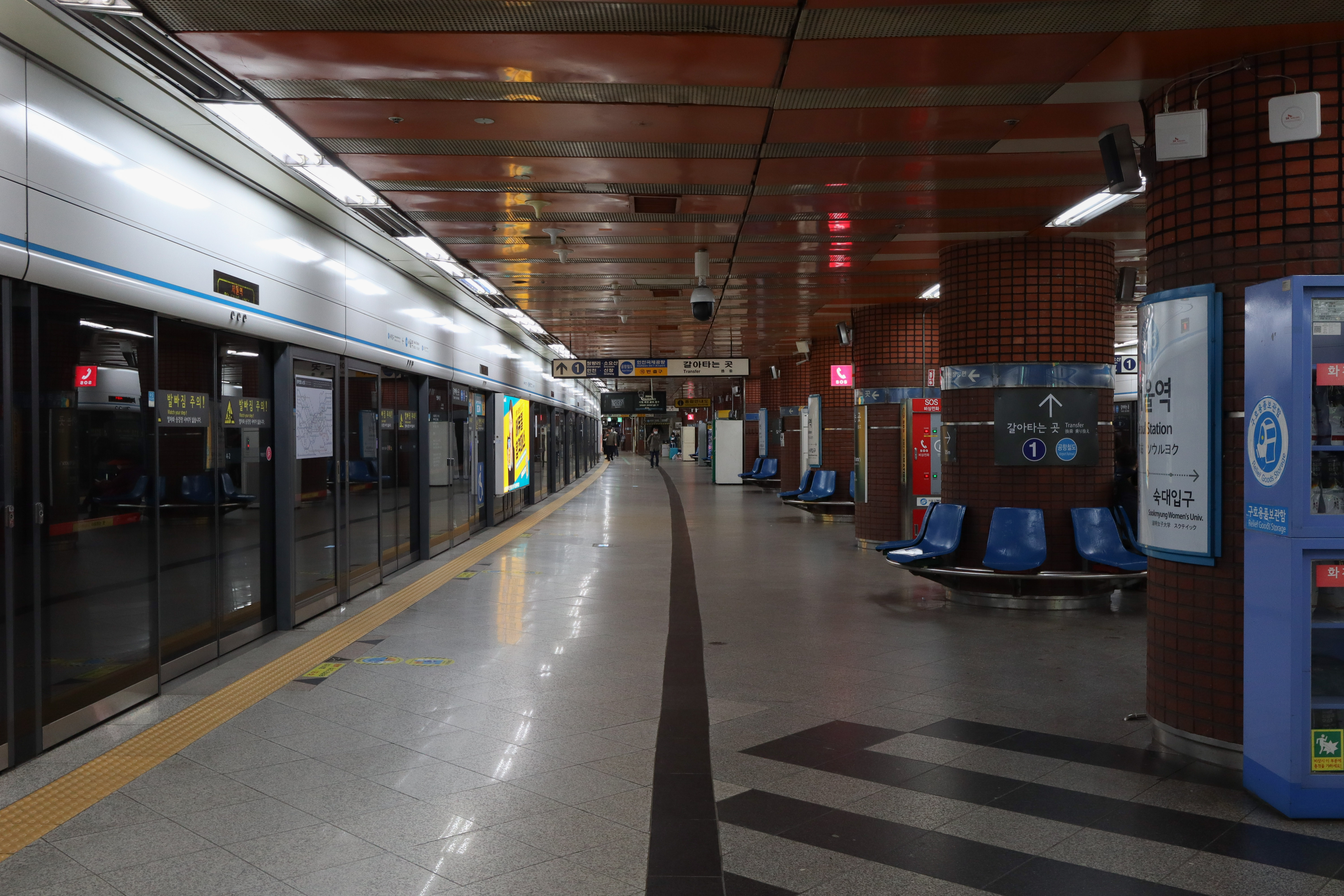 Interior of Seoul Station subway area