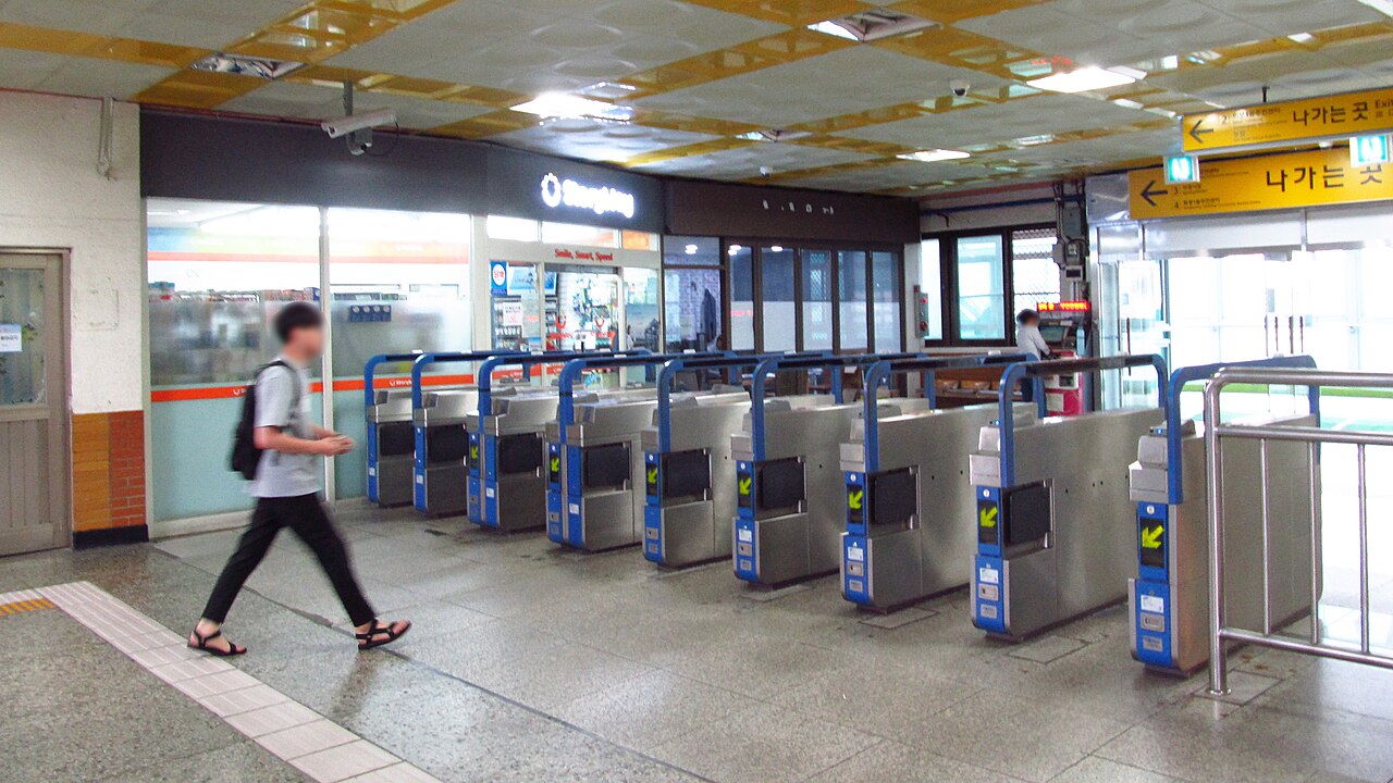 Seoul subway ticket gate